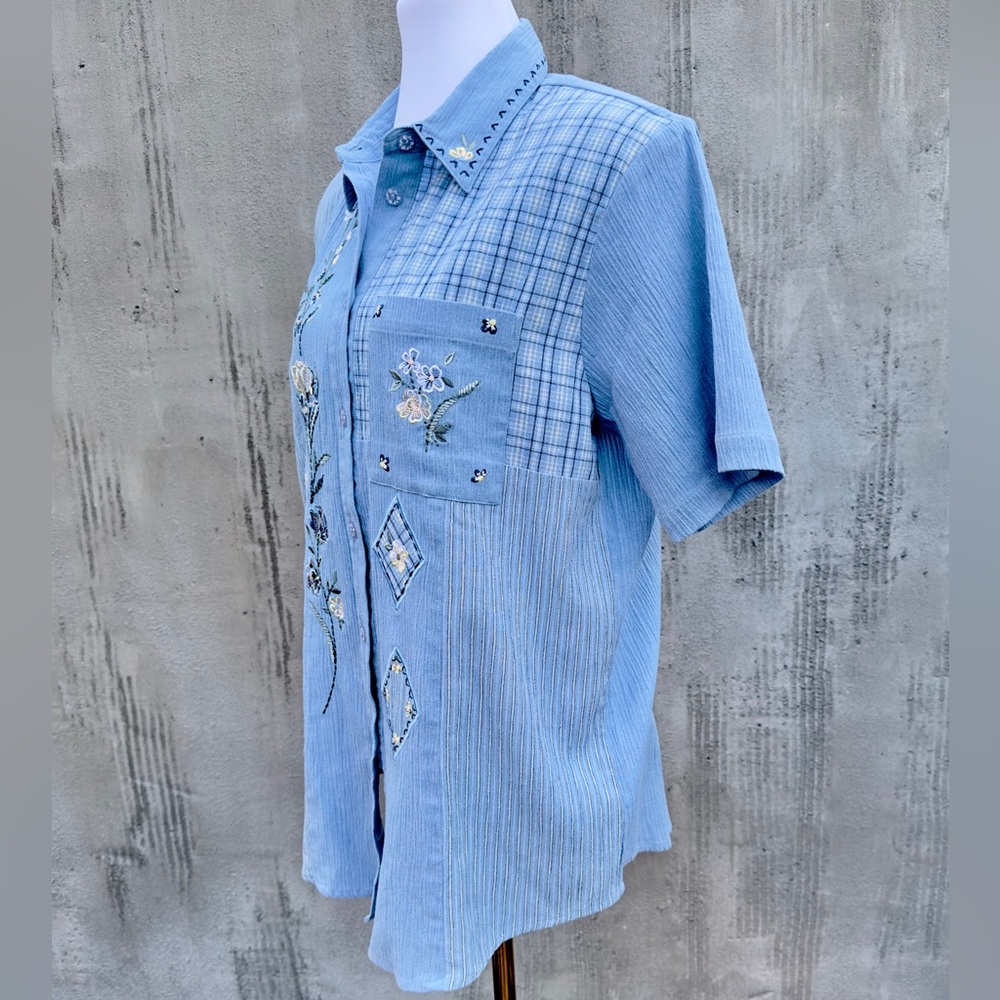 Vintage Napa Valley Denim Blue Floral Embroidered Crinkle Gauze Button Up Top -M - Picture 8 of 16